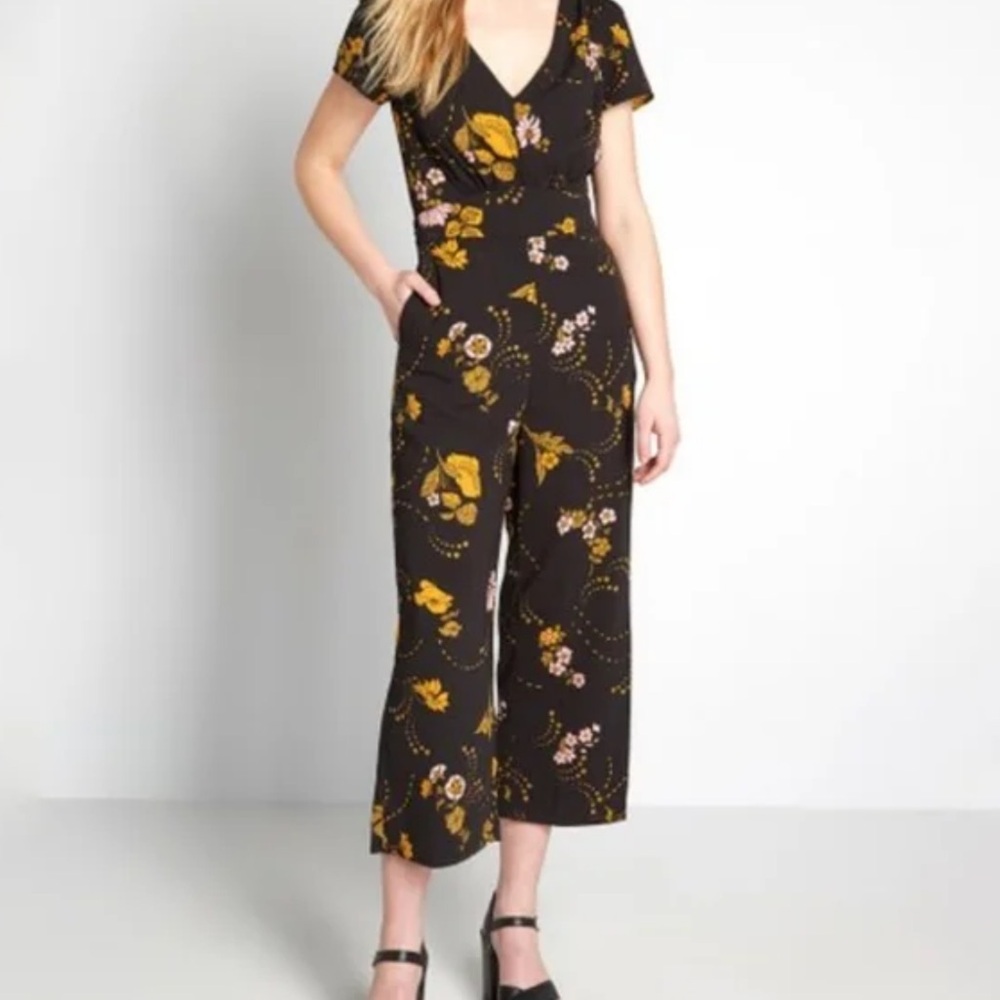 PLUS SIZE MODCLOTH VINTAGE STYLE EVERYTHING‎ & MORE BLACK FLORAL ROMPER JUMPSUIT - Picture 2 of 13